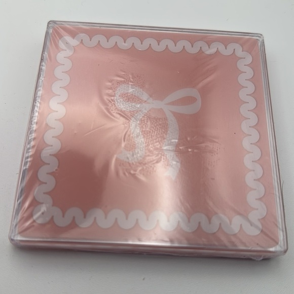 Set of 4 plastic bow coasters and one hot pink ceramic bow trinket dish - Picture 6 of 7